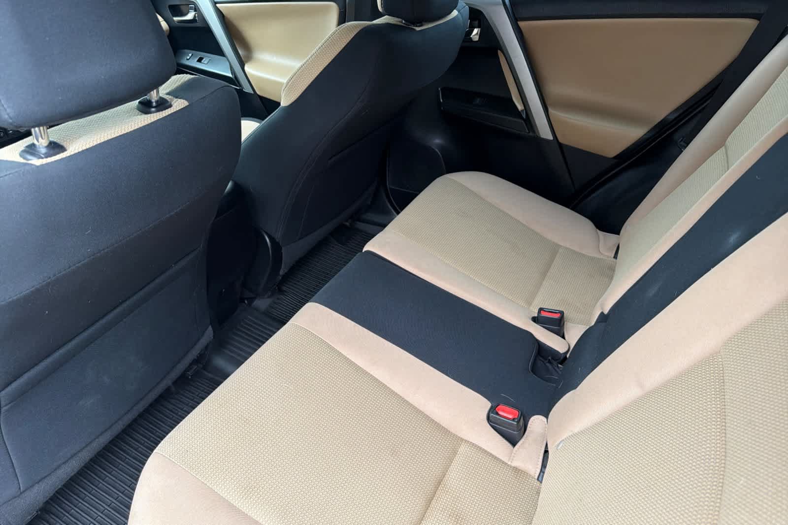 Used 2018 Toyota RAV4 XLE w/ Plus Extra Value Package FWD image 4
