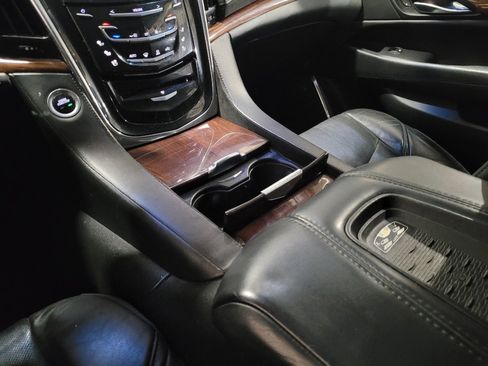 Used 2015 Cadillac Escalade ESV Luxury AWD/4WD image 26