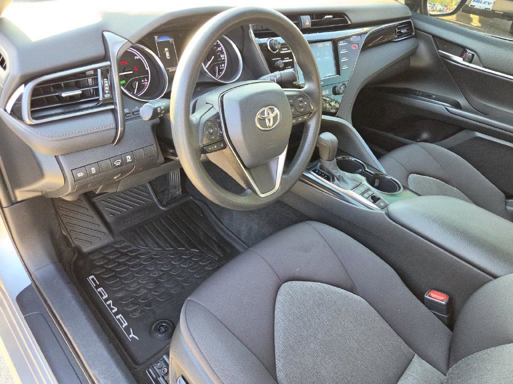 Used 2020 Toyota Camry LE FWD image 17