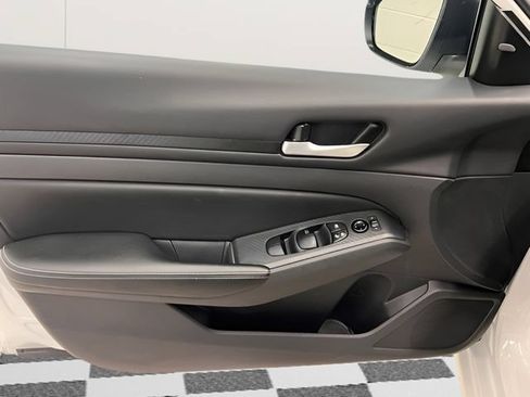 Used 2025 Nissan Altima 2.5 SV FWD image 16