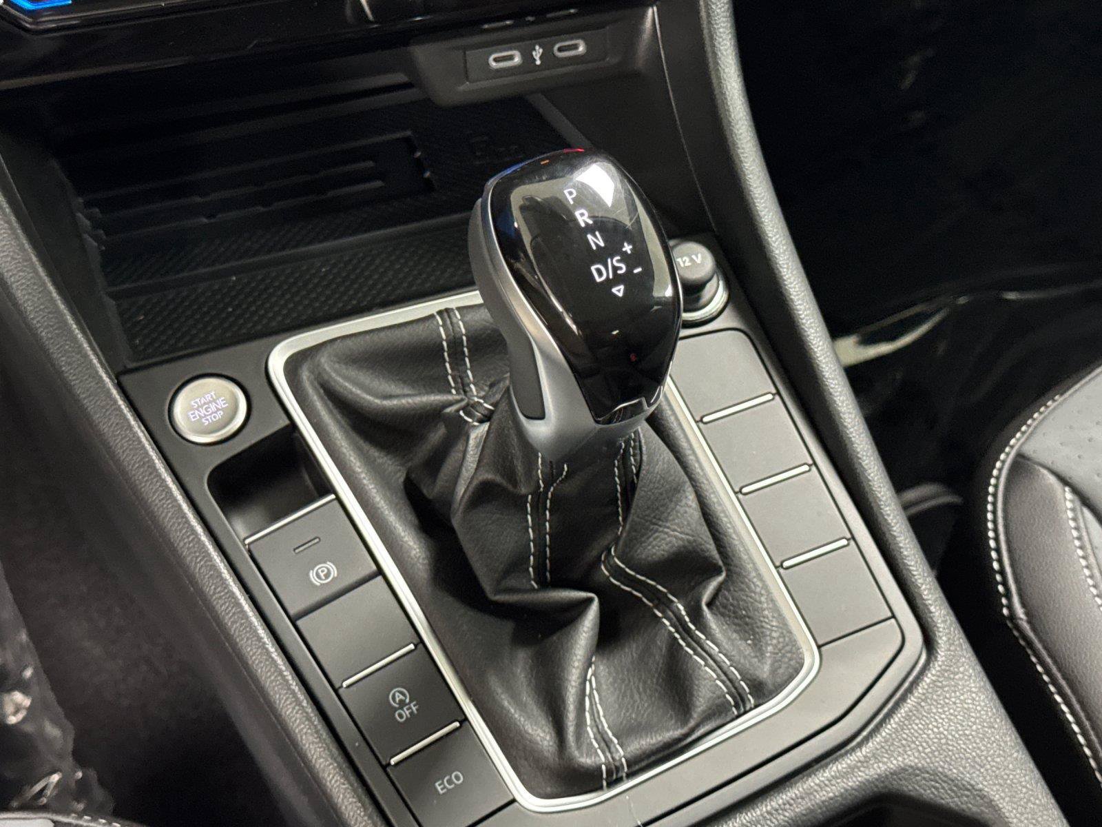 New 2026 Volkswagen Jetta SE w/ Black Wheel Package FWD image 19