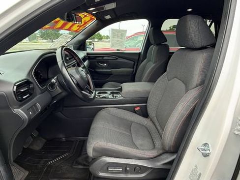 Used 2025 Honda Pilot Sport image 32