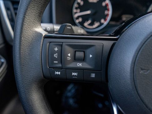 Used 2023 Nissan Rogue SV image 22