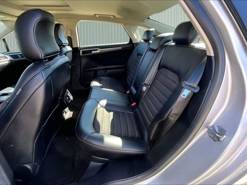 Used 2017 Ford Fusion SE w/ Equipment Group 201A image 27