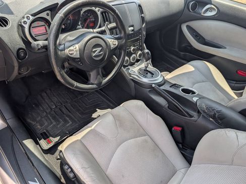 Used 2009 Nissan 370Z Touring w/ Sport Pkg RWD image 7