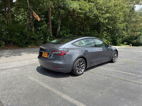 Used 2022 Tesla Model 3 Long Range AWD/4WD image 7