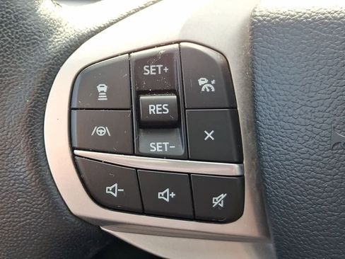 Used 2022 Ford Explorer XLT w/ Equipment Group 202A image 23