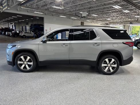 Used 2023 Chevrolet Traverse LT w/ LT Premium Package AWD/4WD image 4