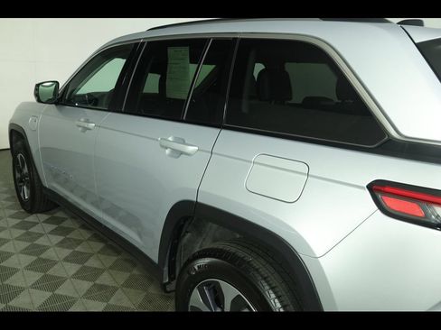 Used 2022 Jeep Grand Cherokee Limited 4xe w/ Luxury Tech Group II AWD/4WD image 20
