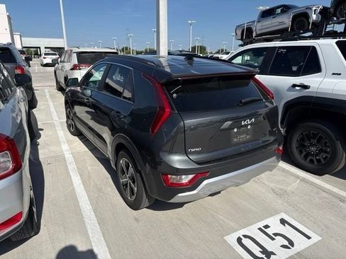 Used 2025 Kia Niro LX FWD image 6