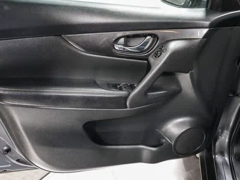 Used 2017 Nissan Rogue SV image 21