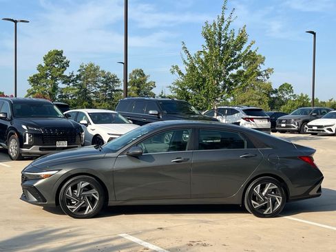 Used 2025 Hyundai Elantra SEL FWD image 6
