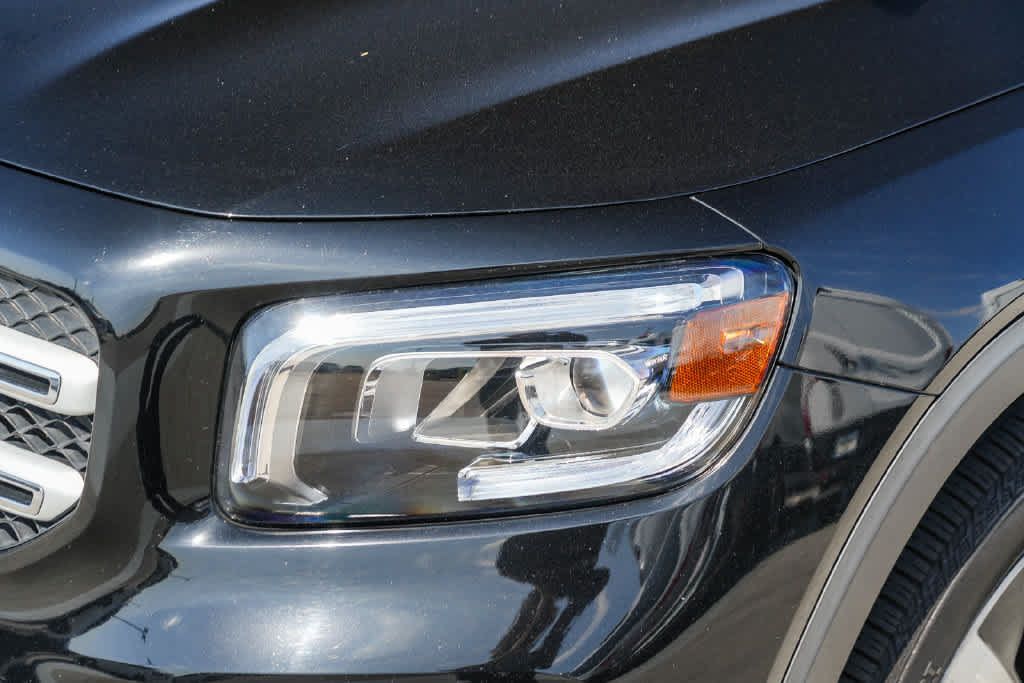 Used 2022 Mercedes-Benz GLB 250 image 2