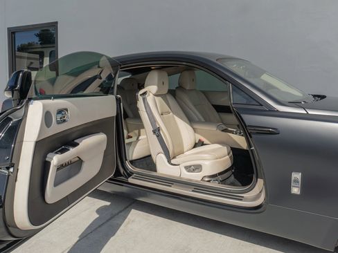 Used 2016 Rolls-Royce Wraith RWD image 62