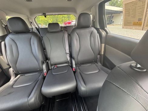 Used 2026 Kia Carnival FWD image 35