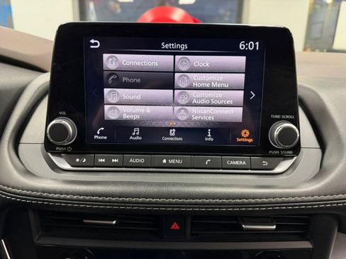 Used 2023 Nissan Rogue SV image 49