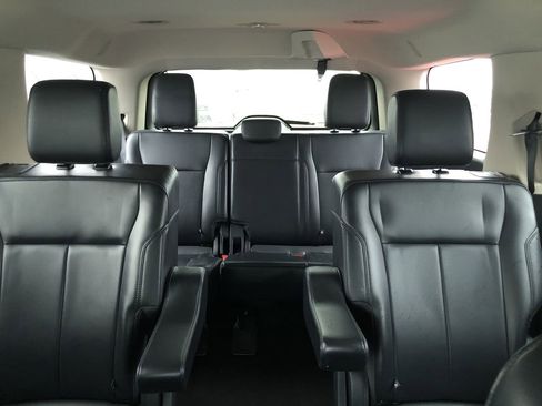 Used 2023 Ford Expedition XLT image 13