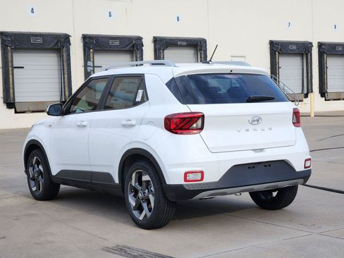 New 2026 Hyundai Venue SEL FWD image 3