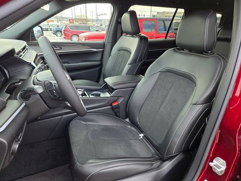 New 2026 Jeep Grand Cherokee L 4WD image 12