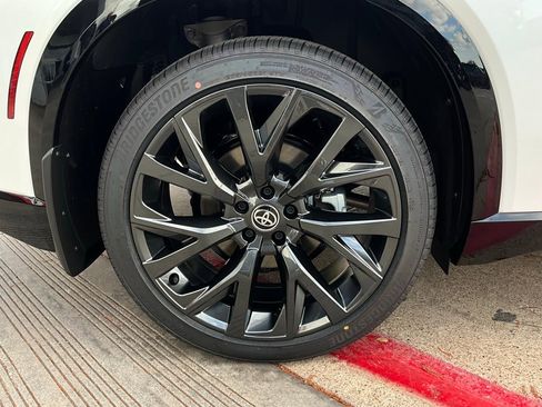 New 2025 Toyota Crown Signia image 9