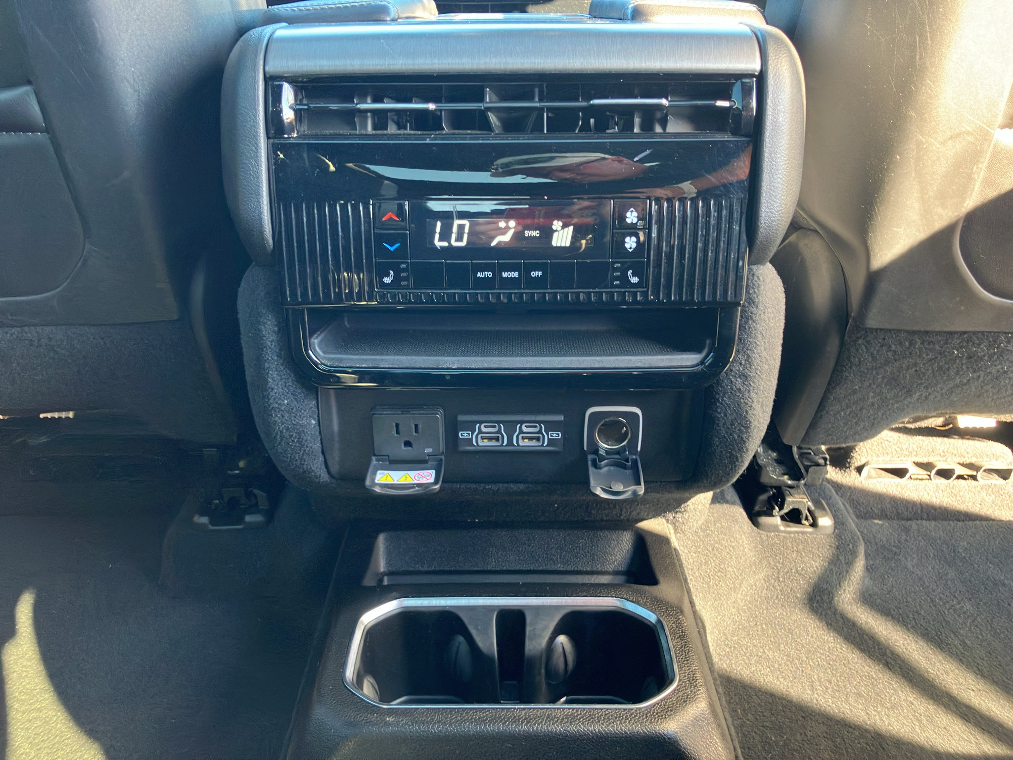 Used 2023 Jeep Wagoneer Series II AWD/4WD image 39
