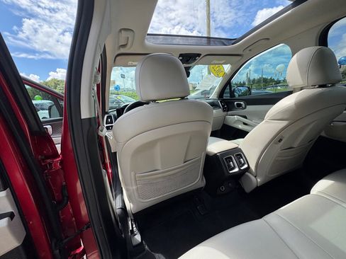 Used 2022 Kia Sorento S w/ Panoramic Sunroof Package FWD image 9