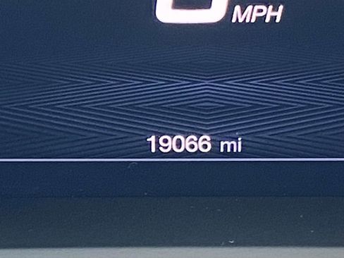 Used 2024 Alfa Romeo Stelvio Ti image 3