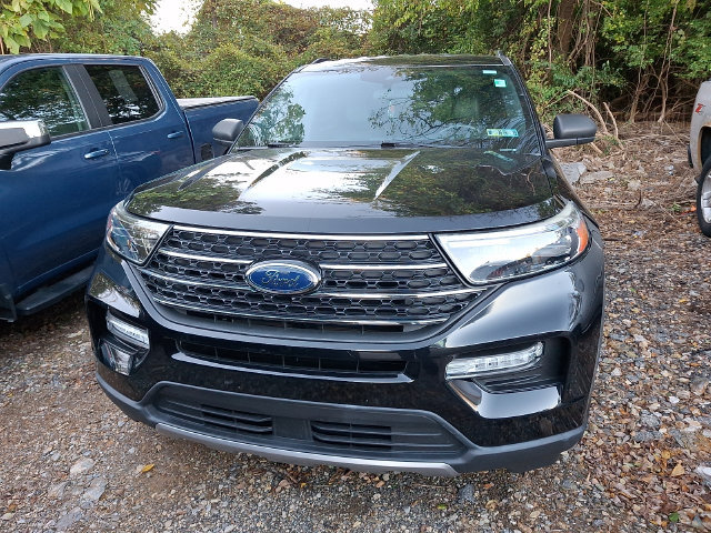 Used 2020 Ford Explorer XLT w/ Equipment Group 202A AWD/4WD image 2