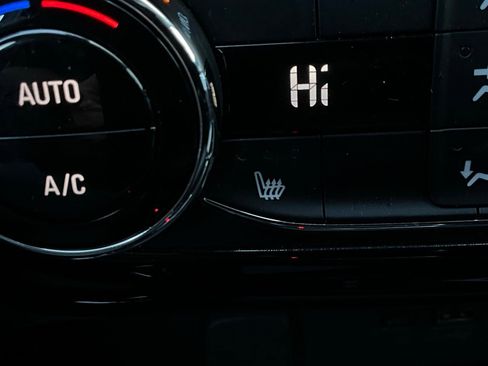 Used 2025 Chevrolet Trax LT w/ LT Convenience Package image 26