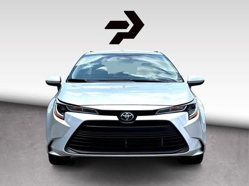 Certified 2025 Toyota Corolla LE FWD image 3