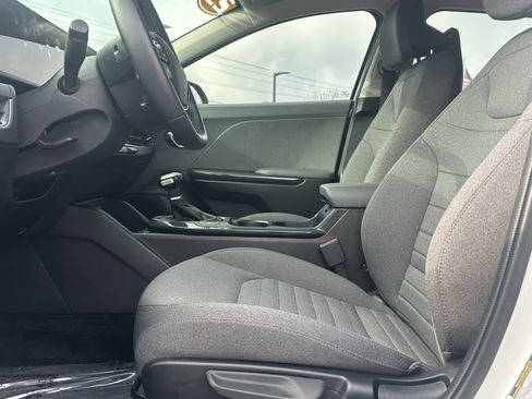 Used 2025 Kia K4 EX image 12