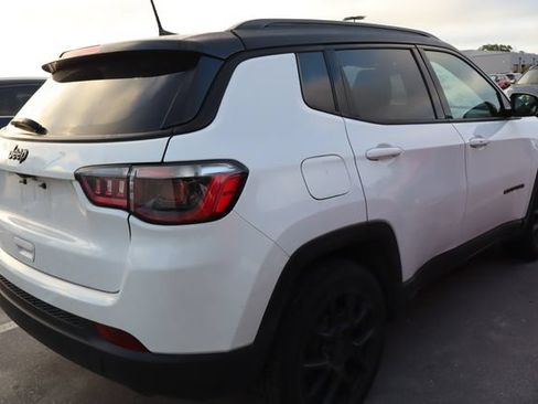 Used 2022 Jeep Compass Latitude w/ Convenience Group AWD/4WD image 2