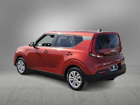 Used 2022 Kia Soul LX image 6
