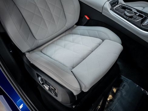 Used 2025 BMW X5 M60i w/ Climate Comfort Package image 37