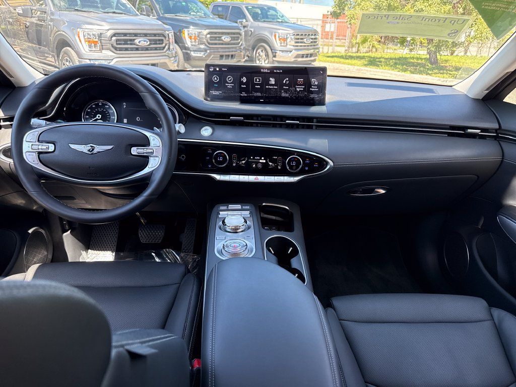 Used 2025 Genesis GV70 2.5T w/ Select Package AWD/4WD image 6