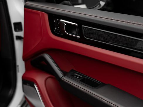 Used 2022 Porsche Cayenne Turbo GT AWD/4WD image 69