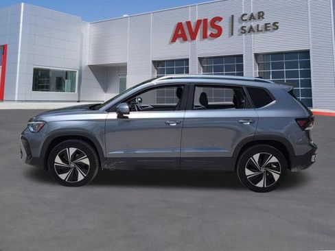 Used 2025 Volkswagen Taos SE AWD/4WD image 10