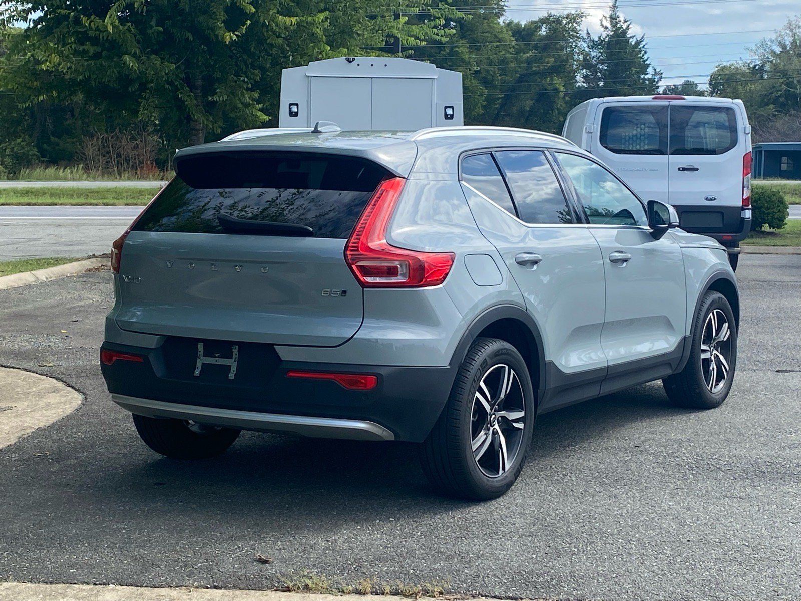 Used 2024 Volvo XC40 B5 Core AWD/4WD image 4