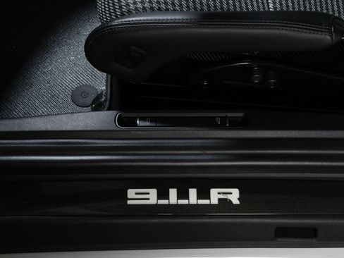 Used 2016 Porsche 911 R RWD image 15