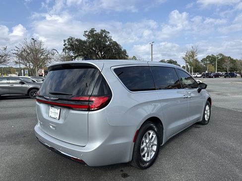 New 2026 Chrysler Pacifica Select image 3