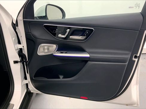 Used 2026 Mercedes-Benz GLC 300 image 9