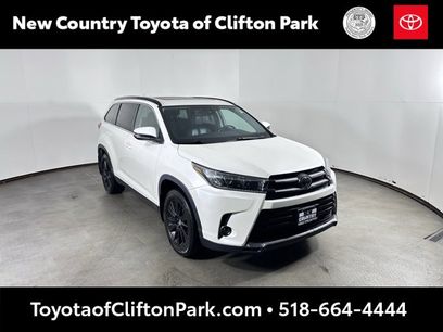 Used 2019 Toyota Highlander SE