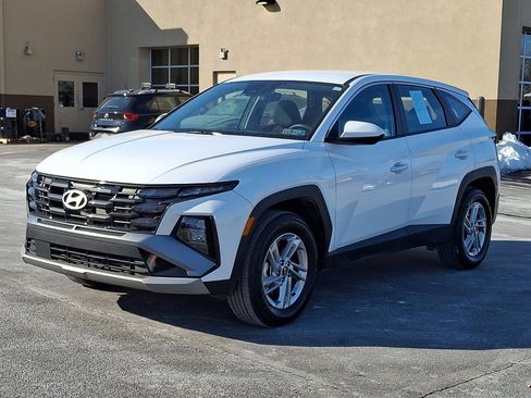 Used 2025 Hyundai Tucson SE AWD/4WD image 3