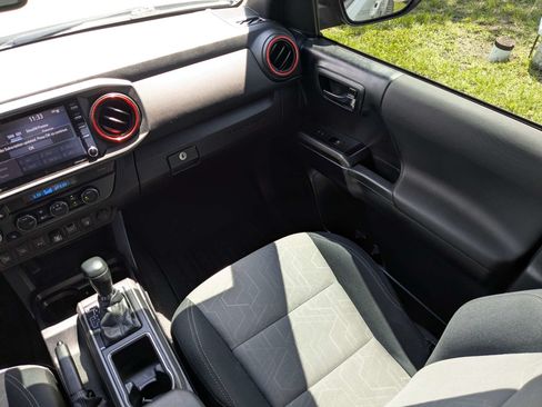 Used 2021 Toyota Tacoma TRD Sport w/ Technology Package AWD/4WD image 17