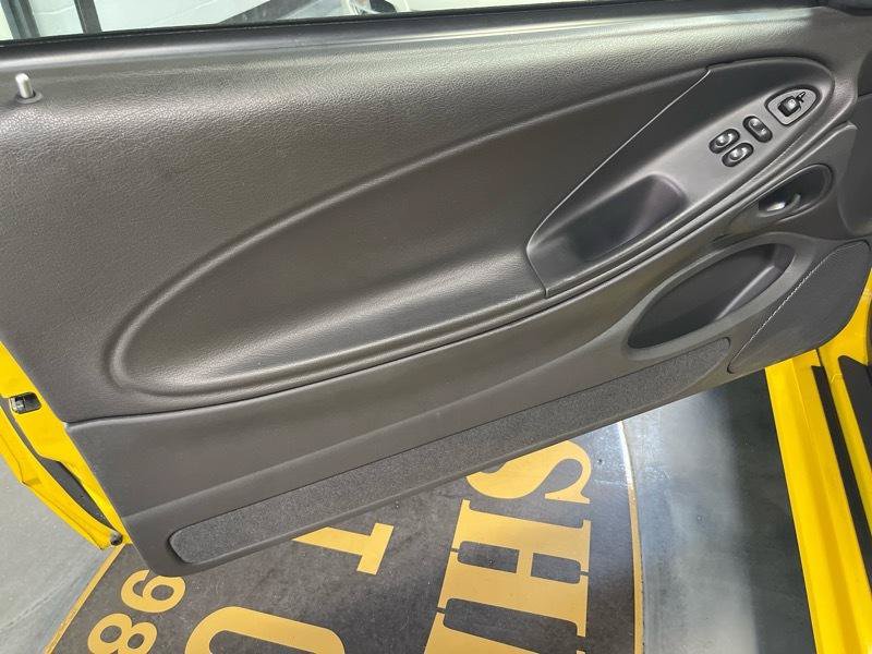 Used 2004 Ford Mustang Mach 1 RWD image 28