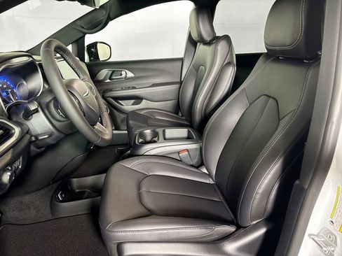 New 2026 Chrysler Voyager LX image 11