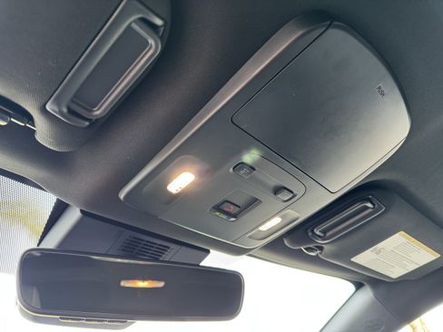 Used 2025 Toyota Camry SE image 30