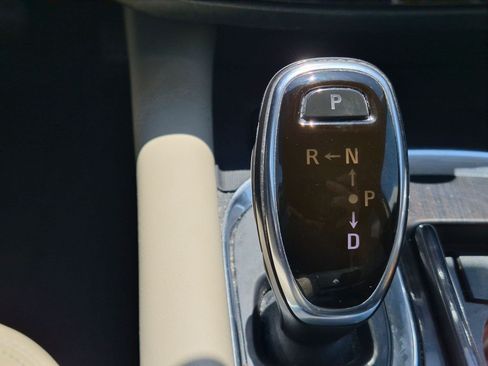 Used 2019 Buick Enclave Essence AWD/4WD image 24