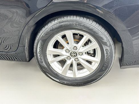 Certified 2025 Toyota Camry LE image 9