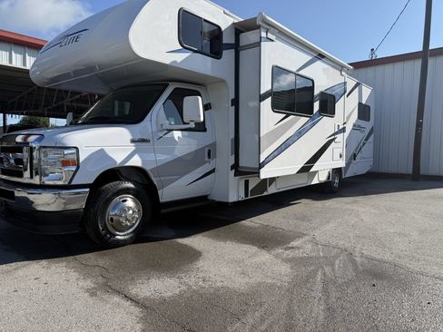 Used 2022 Ford E-450 and Econoline 450 Super Duty w/ Motorhome Prep Package RWD image 4